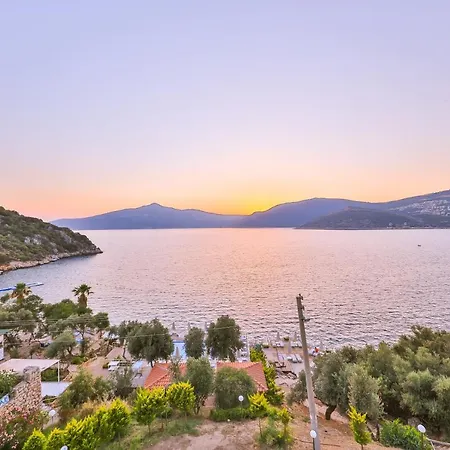 Sari Cicek Kalkan Villa - Lovely Villa With Panoramic Bay View Having Private Pool Kalkan
